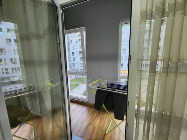 Tirane, jepet me qera apartament 1+1+Ballkon Kati 2, 60 m² 570 € (Komuna Parisit)
