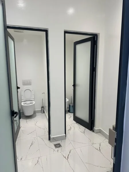 Durres, jepet me qera ambjent biznesi Kati 2, 202 m² 3.000 € (Muzeumi Durres)