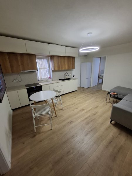 Tirane, jepet me qera apartament 2+1 Kati 4, 60 m² 600 € (rruga e barrikadave)