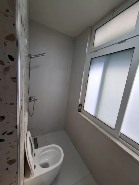 Tirane, jepet me qera apartament 2+1 Kati 4, 60 m² 600 € (rruga e barrikadave)