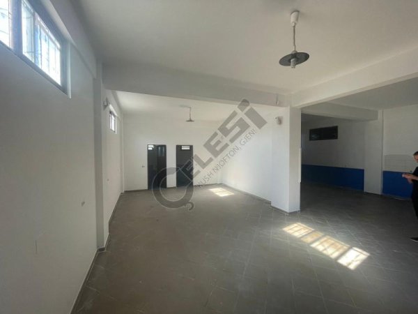 Tirane, jepet me qera ambjent biznesi Kati 2, 260 m² 700 € (LAPRAKE)