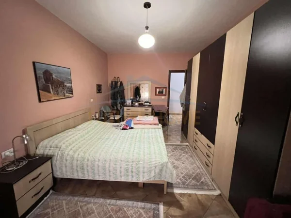 Tirane, shitet apartament 2+1 Kati 1, 106 m² 212.000 € (Komuna e Parisit.)