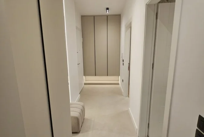 Tirane, jepet me qera apartament 1+1 Kati 8, 76 m² 800 € (Rruga Xhanfize Keko)