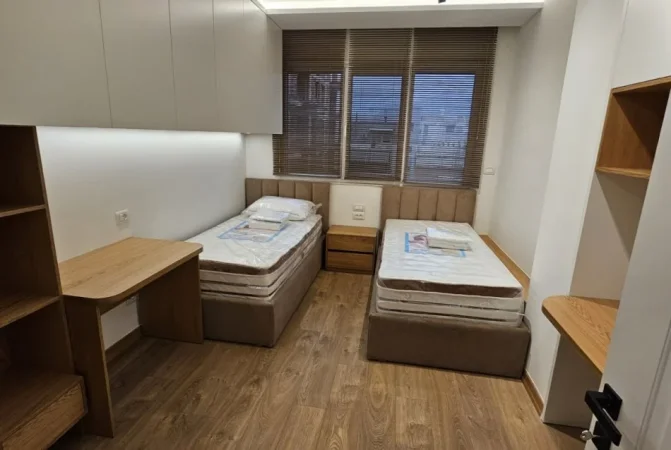 Tirane, jepet me qera apartament 2+1 Kati 2, 110 m² 1.000 € (Rruga Bilal Sina)