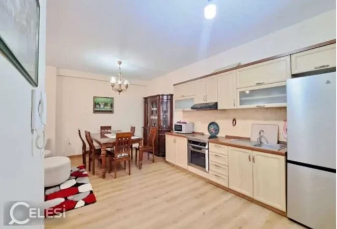 Tirane, jepet me qera apartament 2+1+Ballkon Kati 6, 104 m² 700 € (RRUGA E KAVAJES)