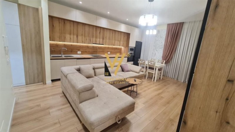 Tirane, jepet me qera apartament 2+1+Ballkon Kati 4, 100 m² 800 € (MEDRESEJA)