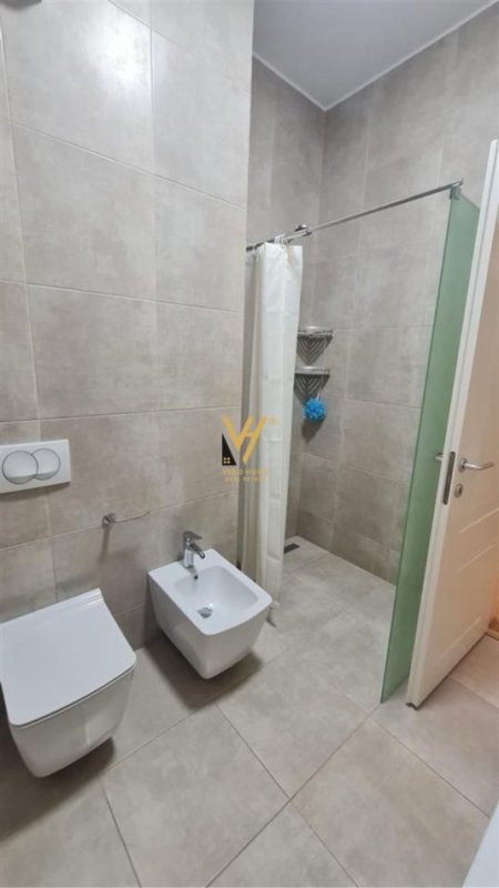 Tirane, jepet me qera apartament 2+1+Ballkon Kati 4, 100 m² 800 € (MEDRESEJA)
