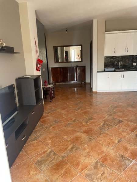 Tirane, jepet me qera apartament 2+1+Aneks+Ballkon Kati 4, 98 m² 600 € (Liqeni Thate)