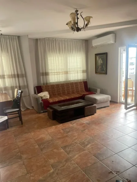 Tirane, jepet me qera apartament 2+1+Aneks+Ballkon Kati 4, 98 m² 600 € (Liqeni Thate)