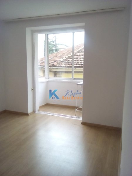 Tirane, jap me qera zyre Kati 2, 70 m² 65.000 Leke (Bulevardi Gjergj Fishta)