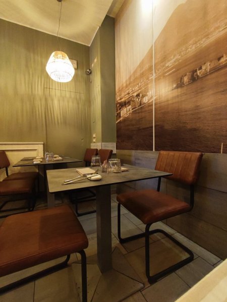 Tirane, jepet me qera lokal Kati 0, 110 m² 900 € (komuna e parisit)