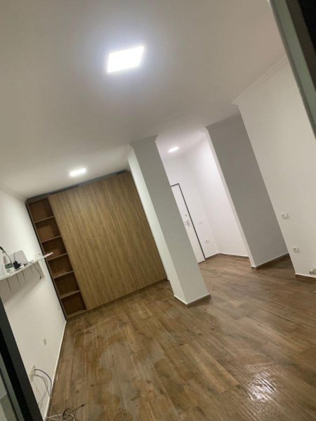 Tirane, jepet me qera zyre Kati 3, 65 m² 800 € (MYSLYM SHYRI)