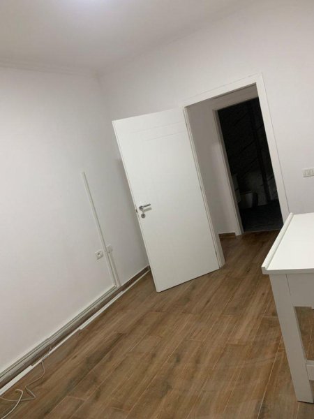 Tirane, jepet me qera zyre Kati 3, 65 m² 800 € (MYSLYM SHYRI)