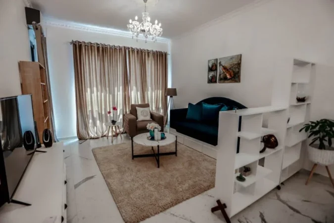 Tirane, jepet me qera apartament 1+1+Ballkon , 78 m² 800 € (rruga Kavajes tek Square 21)