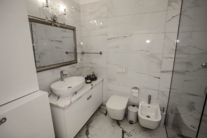 Tirane, jepet me qera apartament 1+1+Ballkon , 78 m² 800 € (rruga Kavajes tek Square 21)