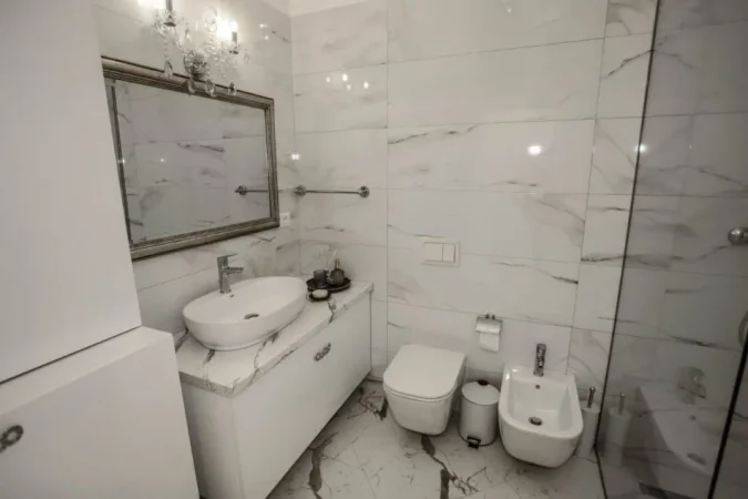 Tirane, jepet me qera apartament 1+1+Ballkon , 78 m² 800 € (rruga Kavajes tek Square 21)