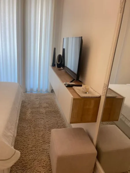Tirane, jepet me qera apartament 1+1+Ballkon , 78 m² 800 € (rruga Kavajes tek Square 21)