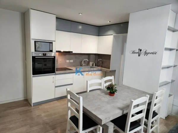 Tirane, jap me qera apartament 2+1+Ballkon Kati 1, 95 m² 550 € (Kodra e Diellit, Rruga Bill Klinton, afer Cok Market)