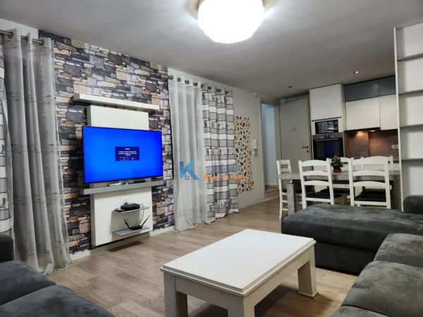 Tirane, jap me qera apartament 2+1+Ballkon Kati 1, 95 m² 550 € (Kodra e Diellit, Rruga Bill Klinton, afer Cok Market)