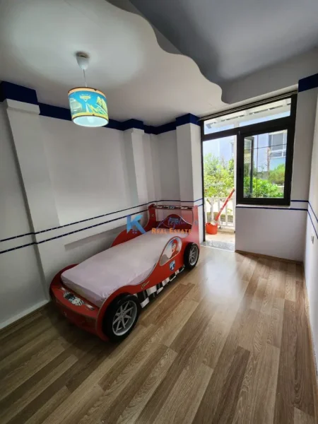 Tirane, jap me qera apartament 2+1+Ballkon Kati 1, 95 m² 550 € (Kodra e Diellit, Rruga Bill Klinton, afer Cok Market)