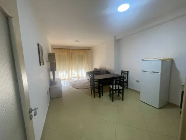 Tirane, jepet me qera apartament 1+1+Ballkon Kati 5, 90 m² 450 € (astir)
