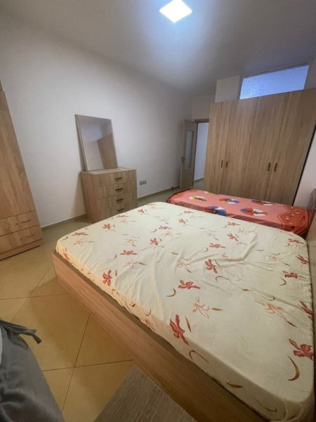 Tirane, jepet me qera apartament 1+1+Ballkon Kati 5, 90 m² 450 € (astir)
