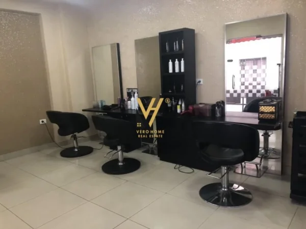 Tirane, jepet me qera parukeri Kati 2, 50 m² 1.000 € (ASTIR)