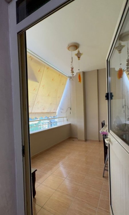 Tirane, jepet me qera apartament 3+1+Ballkon Kati 2, 120 m² 600 € (( rruga 5 Maj))