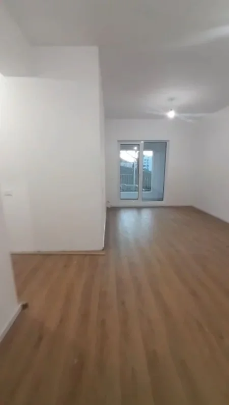 Tirane, jepet me qera zyre Kati 0, 90 m² 500 € (ali demi)