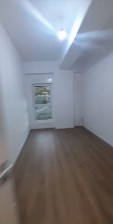 Tirane, jepet me qera zyre Kati 0, 90 m² 500 € (ali demi)