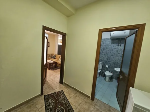 Tirane, jepet me qera apartament 1+1 Kati 5, 86 m² 600 € (SHESHI WILLSON)