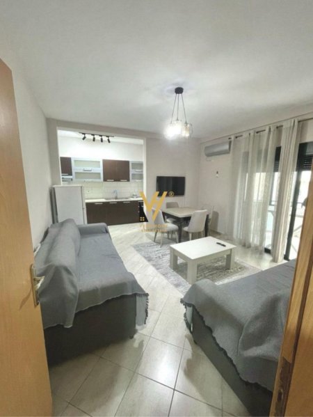 Tirane, jepet me qera apartament 1+1+Ballkon Kati 3, 70 m² 450 € (KODRA E DIELLIT)