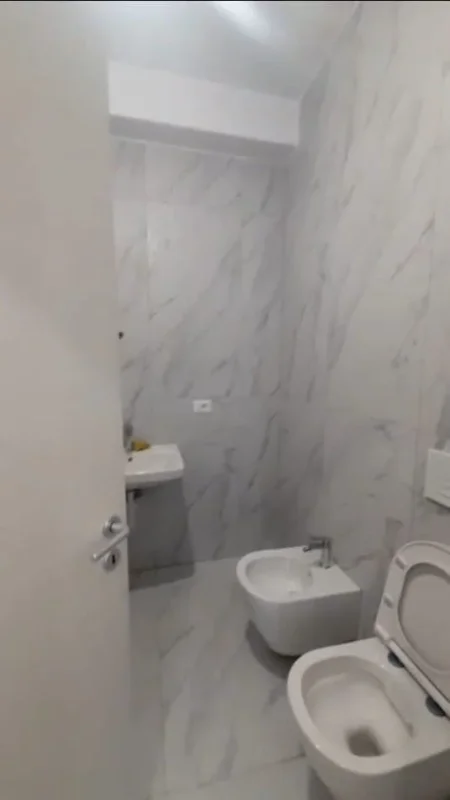 Tirane, shes apartament 2+1+Ballkon Kati 0, 89 m² 140.000 € (ali demi)