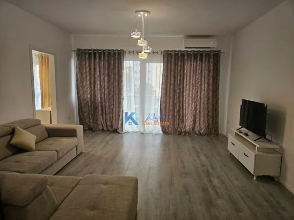 Tirane, jap me qera apartament 2+1+Ballkon Kati 3, 78 m² (Rruga 5 Maji, pas Emerald Center)