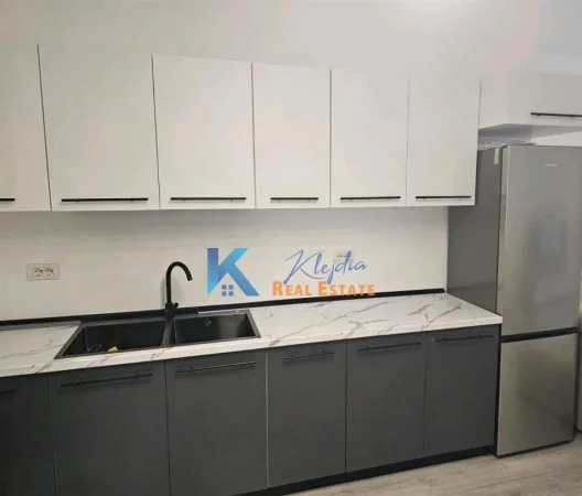 Tirane, jap me qera apartament 2+1+Ballkon Kati 3, 78 m² (Rruga 5 Maji, pas Emerald Center)