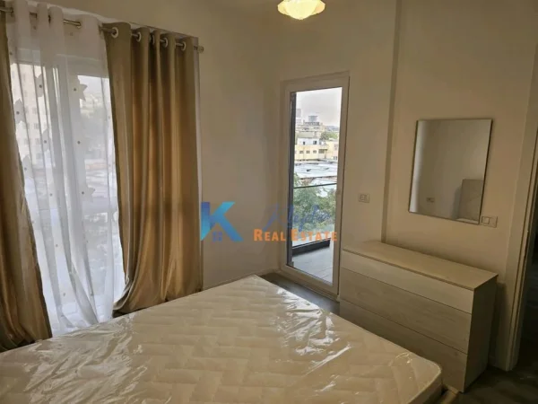 Tirane, jap me qera apartament 2+1+Ballkon Kati 3, 78 m² (Rruga 5 Maji, pas Emerald Center)