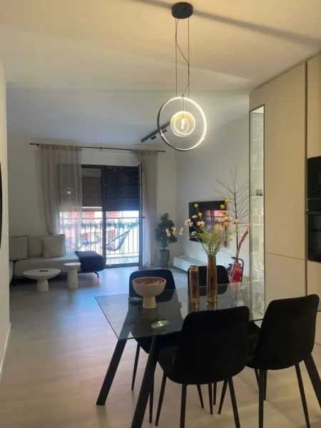 Tirane, jepet me qera apartament 2+1 Kati 5, 90 m² 800 € (kodra e diellit)