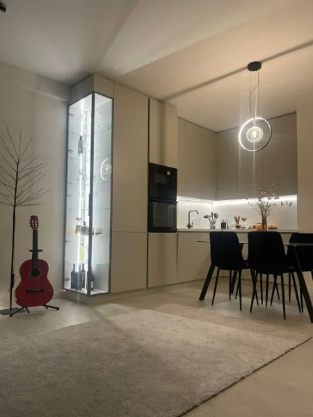 Tirane, jepet me qera apartament 2+1 Kati 5, 90 m² 800 € (kodra e diellit)