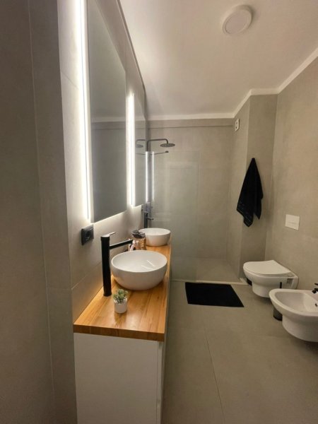 Tirane, jepet me qera apartament 2+1 Kati 5, 90 m² 800 € (kodra e diellit)