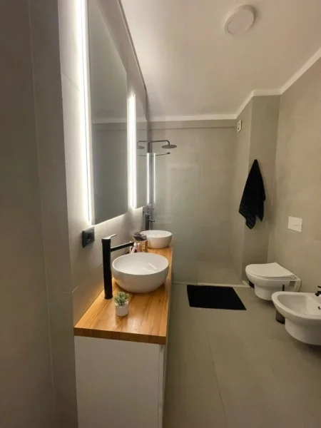 Tirane, jepet me qera apartament 2+1 Kati 5, 90 m² 800 € (kodra e diellit)