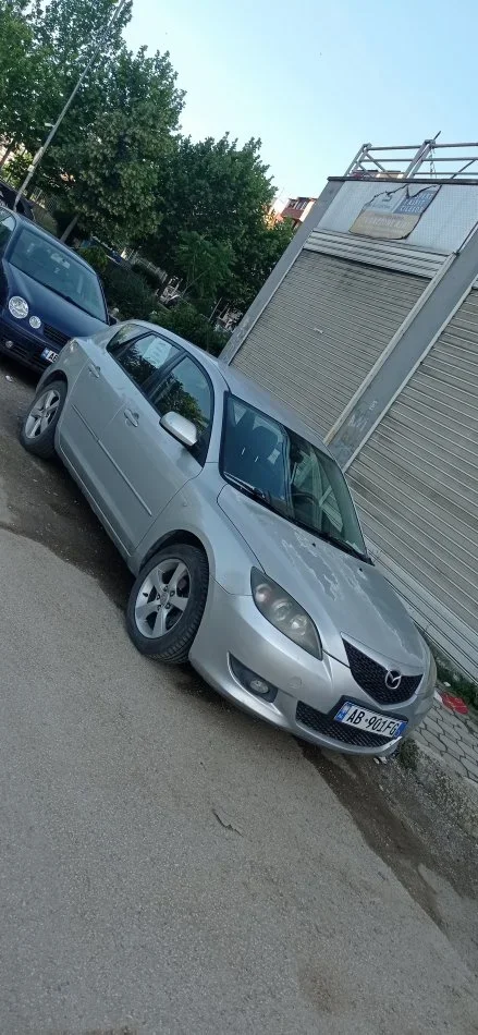 Tirane, shitet makine Mazda 3 Nafte, gri metalizato manuale Klima 200.000 km 2.000 €