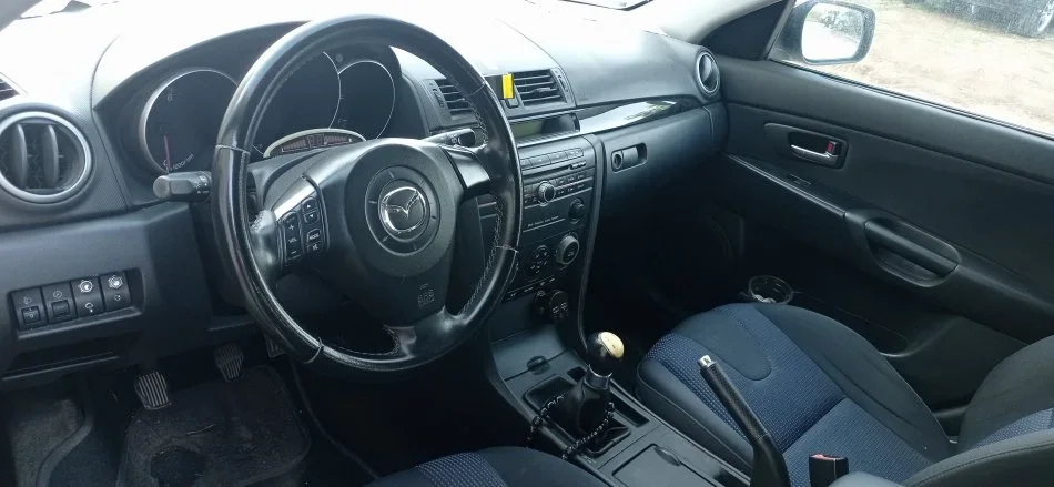Tirane, shitet makine Mazda 3 Nafte, gri metalizato manuale Klima 200.000 km 2.000 €