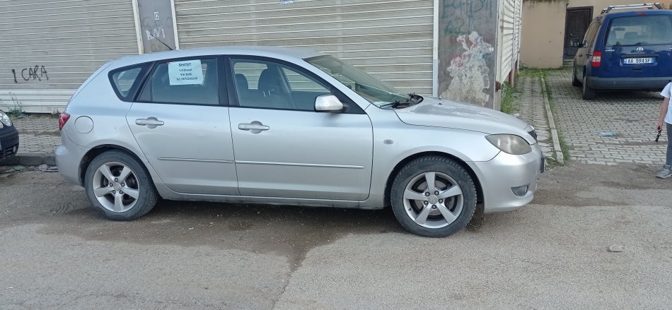 Tirane, shitet makine Mazda 3 Nafte, gri metalizato manuale Klima 200.000 km 2.000 €