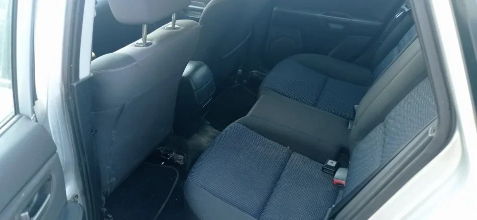 Tirane, shitet makine Mazda 3 Nafte, gri metalizato manuale Klima 200.000 km 2.000 €