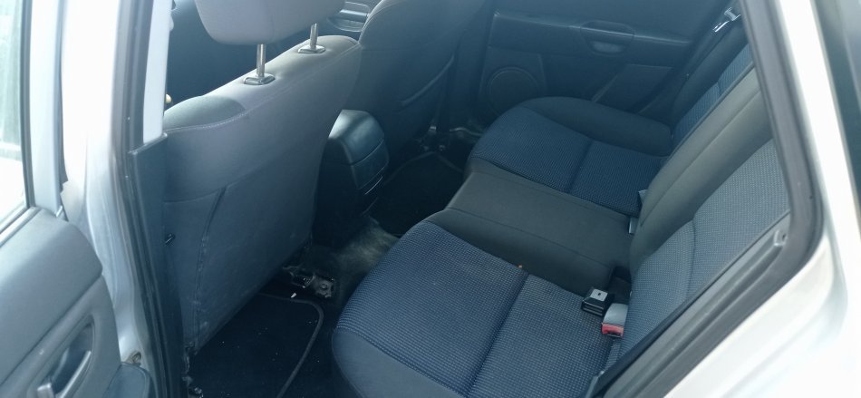 Tirane, shitet makine Mazda 3 Nafte, gri metalizato manuale Klima 200.000 km 2.000 €