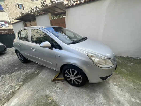 Tirane, shes makine Opel Benzin, gri metalizato manuale Kondicioner 66.500 km 4.200 €