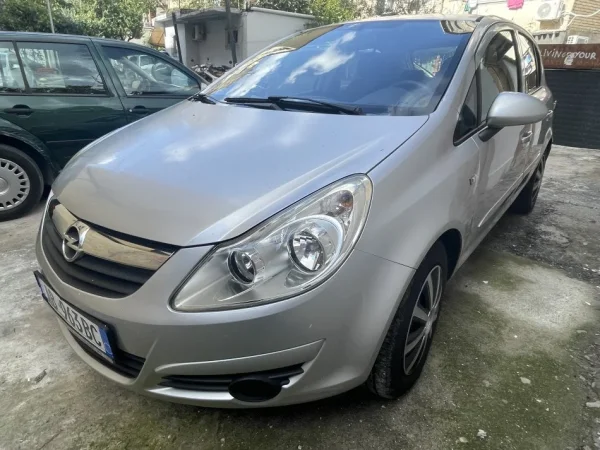 Tirane, shes makine Opel Benzin, gri metalizato manuale Kondicioner 66.500 km 4.200 €