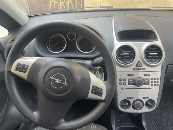 Tirane, shes makine Opel Benzin, gri metalizato manuale Kondicioner 66.500 km 4.200 €