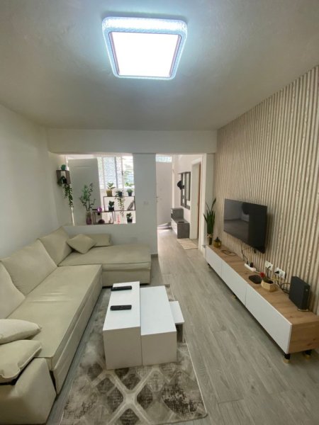 Tirane, jepet me qera apartament 1+1 Kati 0, 60 m² 550 € (Zogu i Zi)