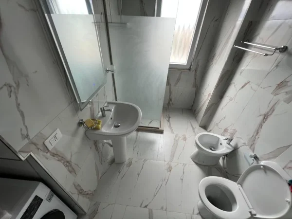 Tirane, jepet me qera apartament 1+1 Kati 9, 65 m² 500 € (5 maji)